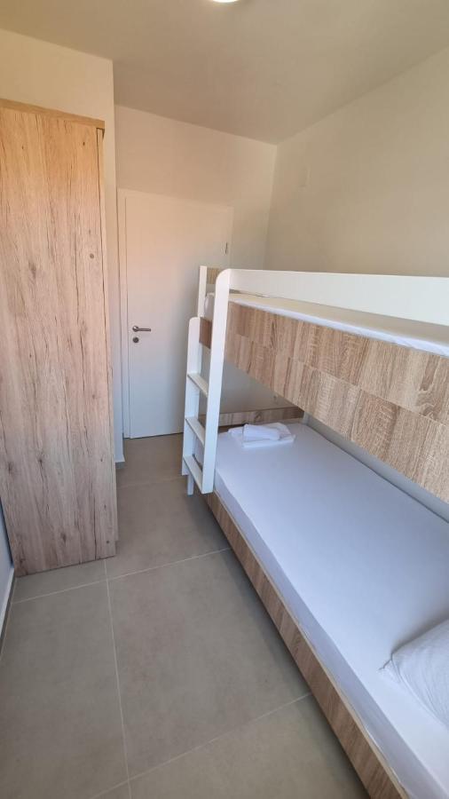 Kings Landing Appartement Novalja Buitenkant foto