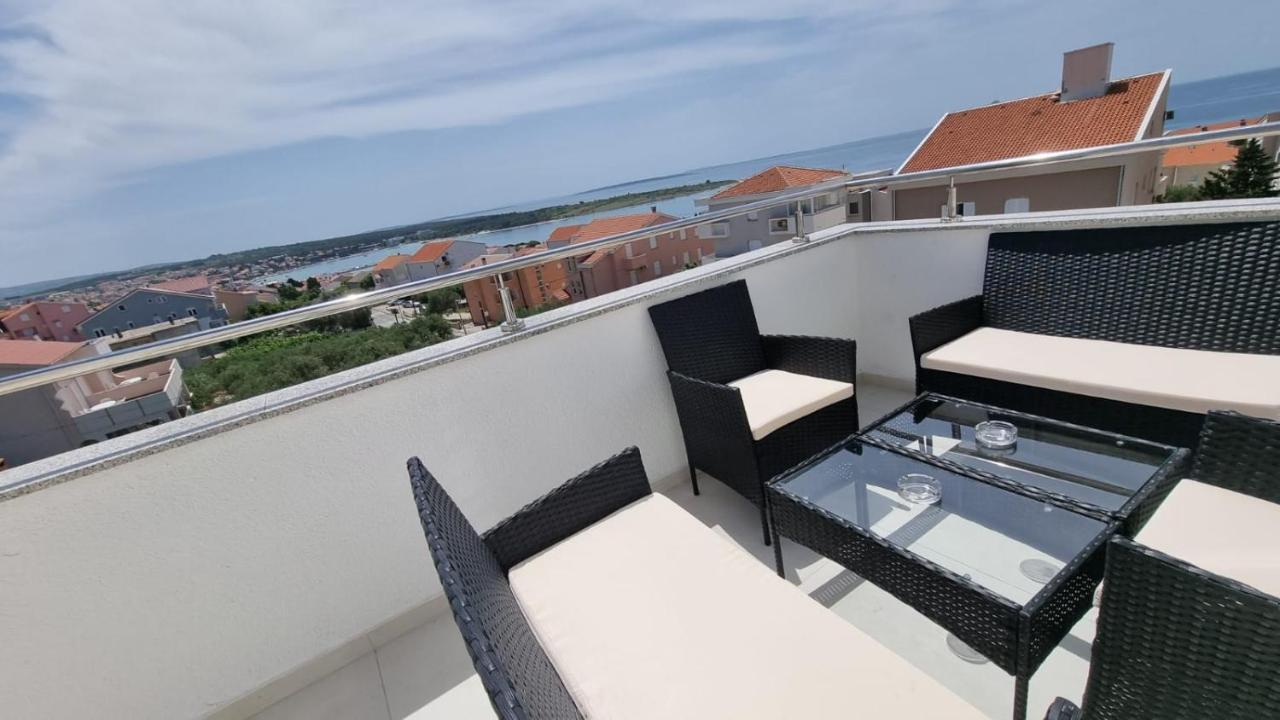 Kings Landing Appartement Novalja Buitenkant foto