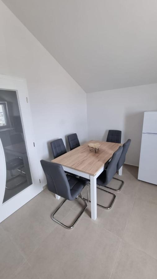 Kings Landing Appartement Novalja Buitenkant foto