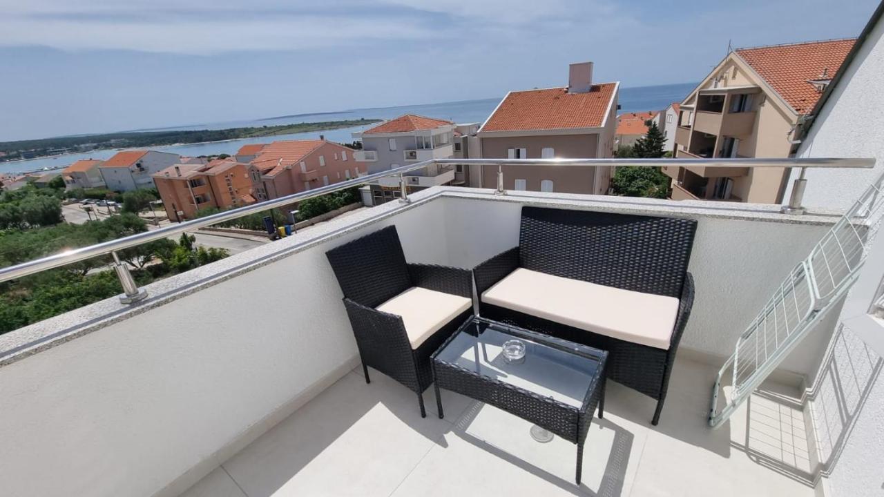 Kings Landing Appartement Novalja Buitenkant foto