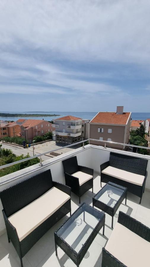 Kings Landing Appartement Novalja Buitenkant foto