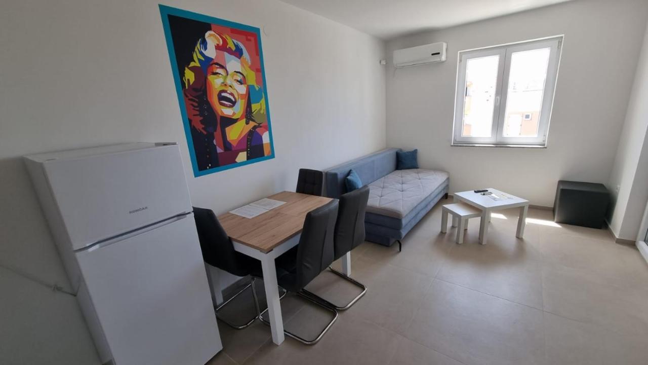 Kings Landing Appartement Novalja Buitenkant foto
